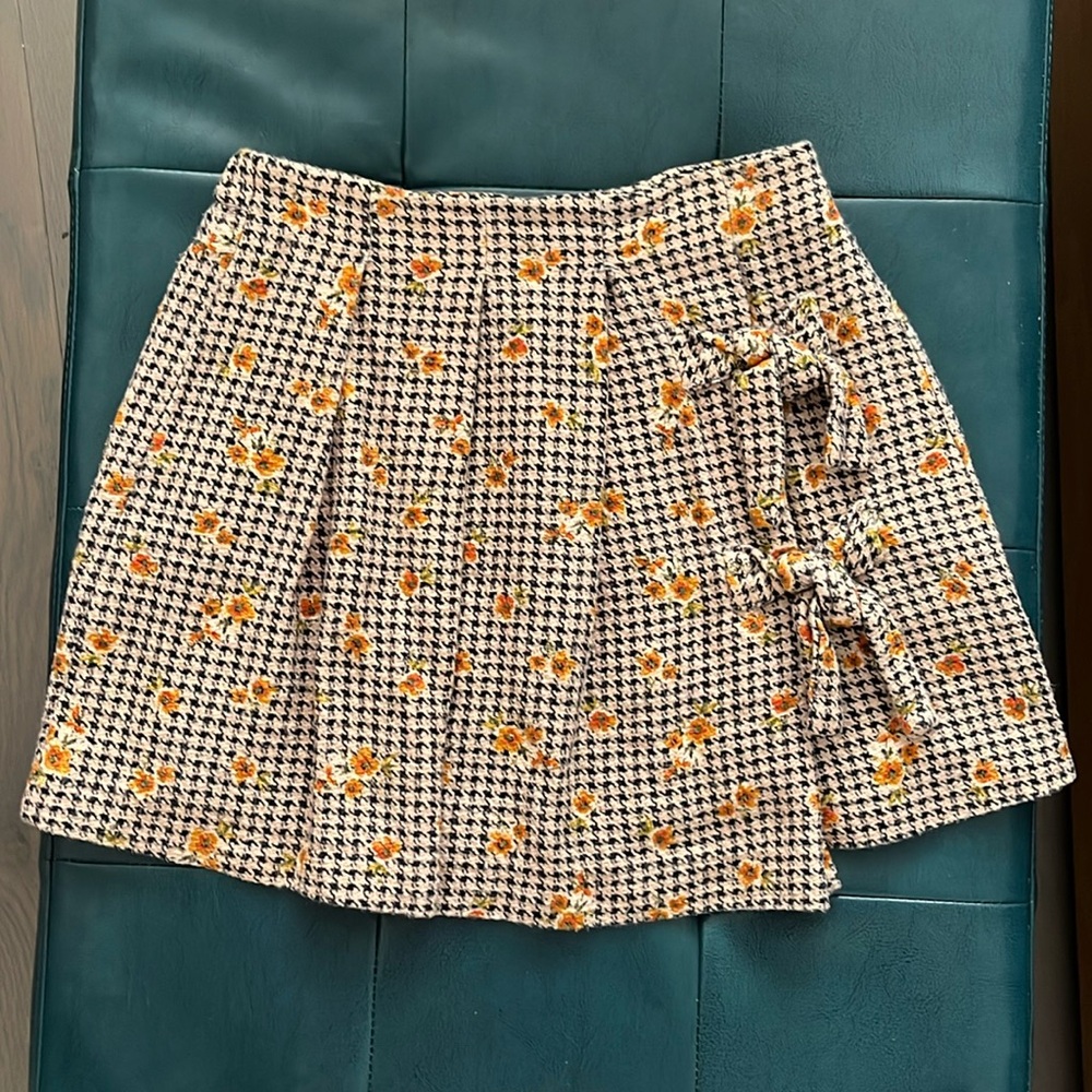 Cute Zara Girls Size 10 Pleated Skirt